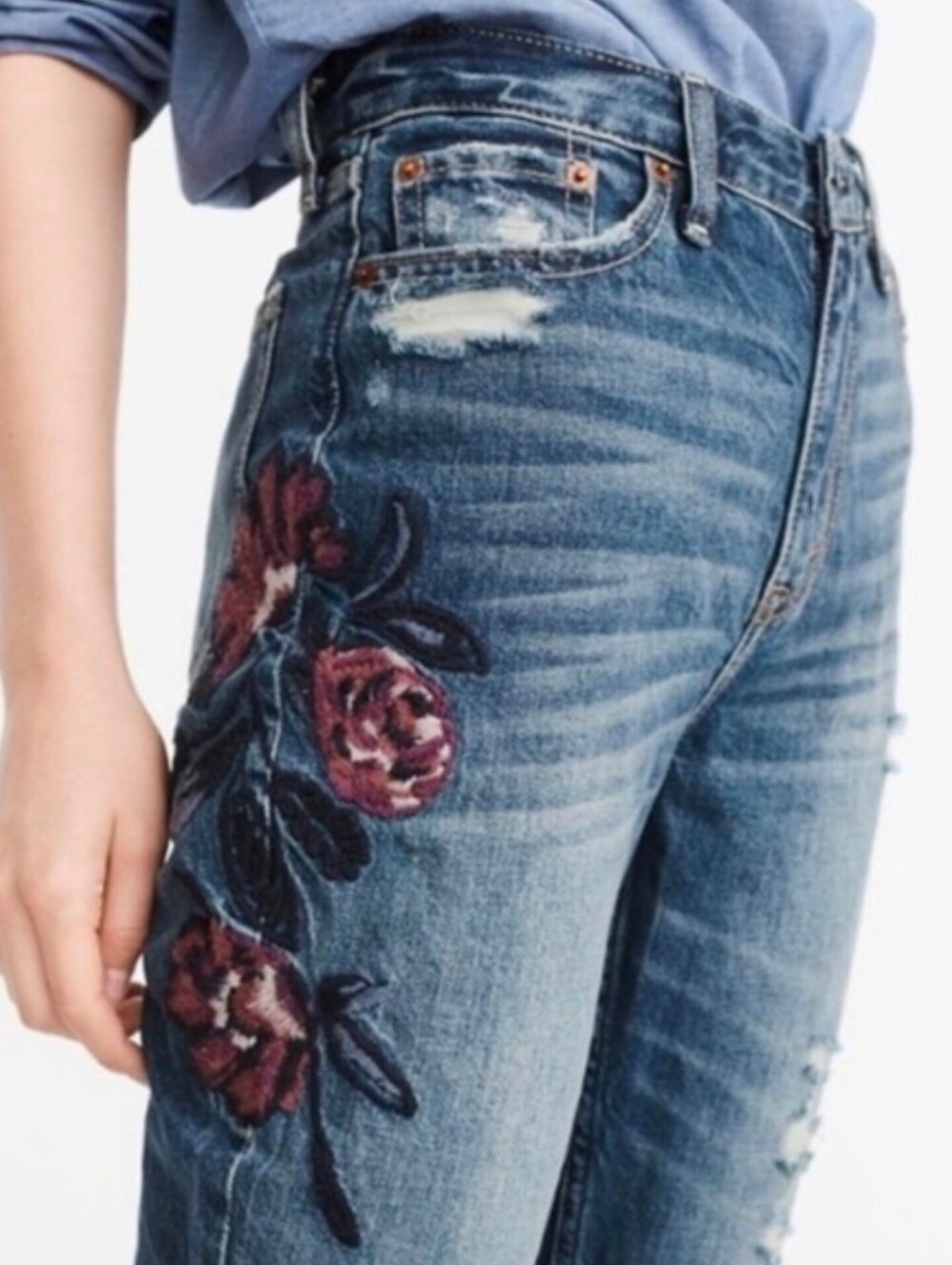 Abercrombie embroidered distressed frayed blue jeans floral details size 2